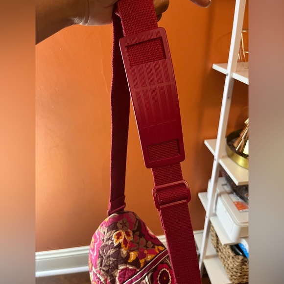 EUC Vera Bradley Messenger Bag & ID holder Set (Carnaby Retired Pattern) - Picture 8 of 15